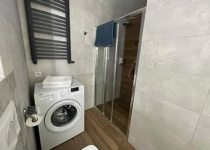 32 アパート レバル